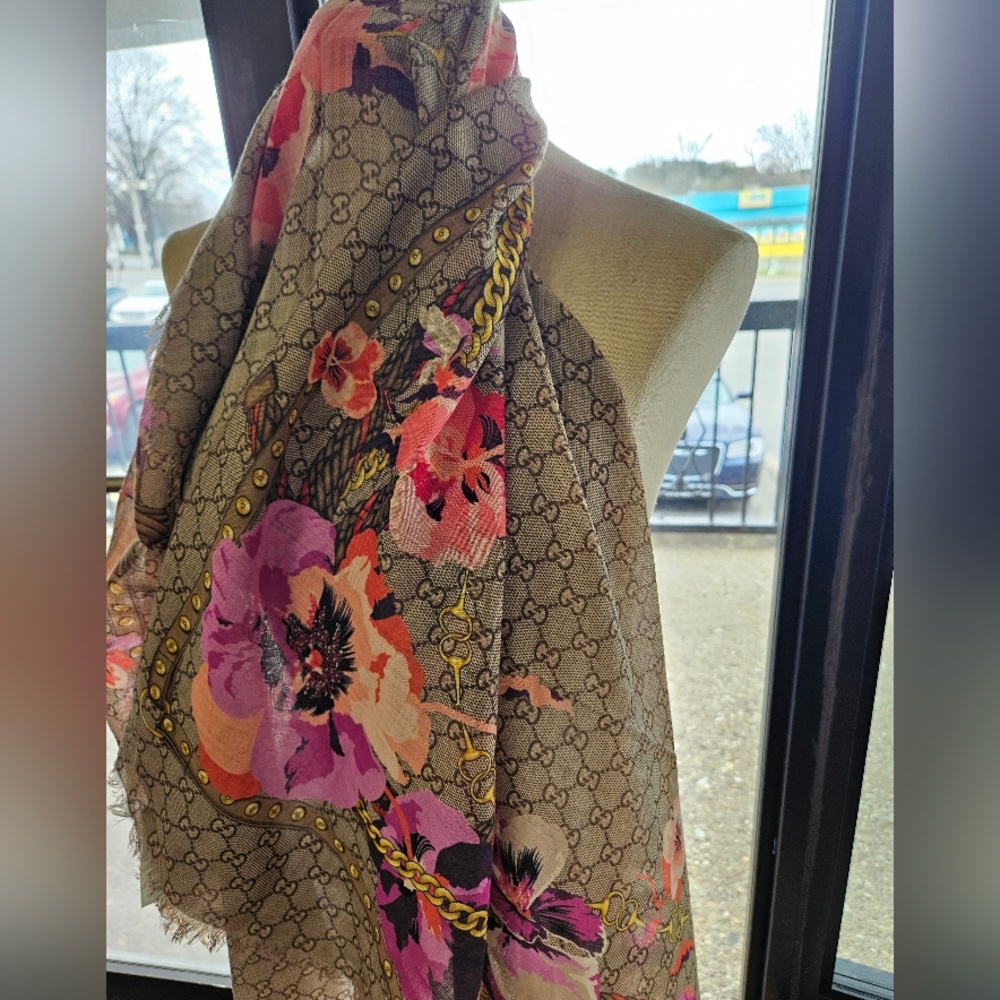 Gucci Beige and Pink Patterned Scarf - Picture 6 of 6